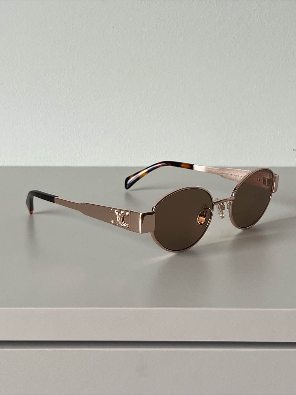Celine Triomphe Metal 01
Sunglasses Brown Lens Rose
Gold Frame - Picture 2 of 16